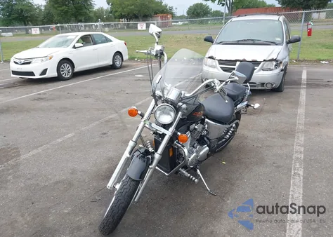 2001 Honda Shadow z USA, uszkodzony, nr VIN JH2PCT1311K221002